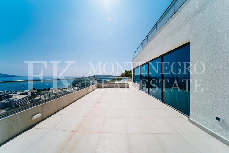 Luxury apartment in Budva-Becici, 233m2, in a new residential complex with panoramic sea view, in Montenegro.