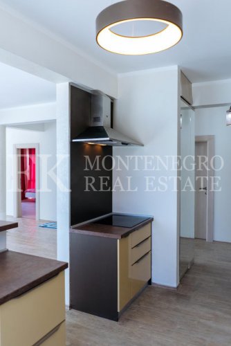 Luxury apartment in Budva-Becici, 233m2, in a new residential complex with panoramic sea view, in Montenegro.