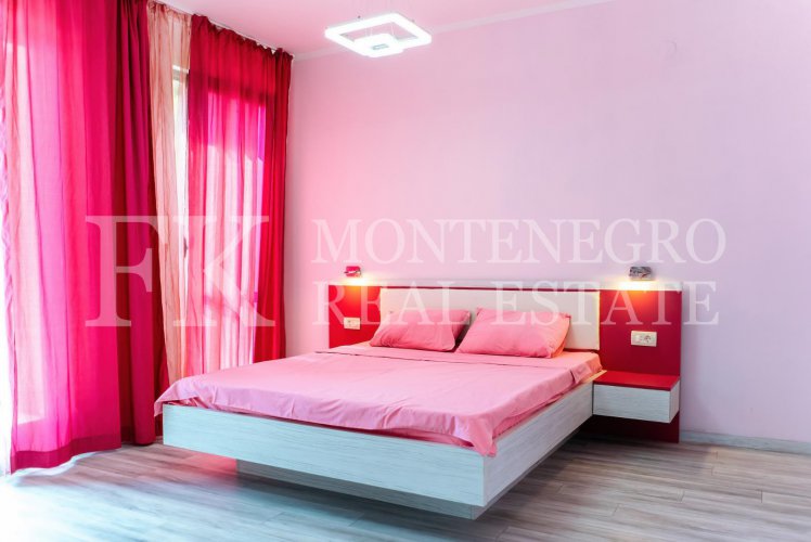 Luxury apartment in Budva-Becici, 233m2, in a new residential complex with panoramic sea view, in Montenegro.