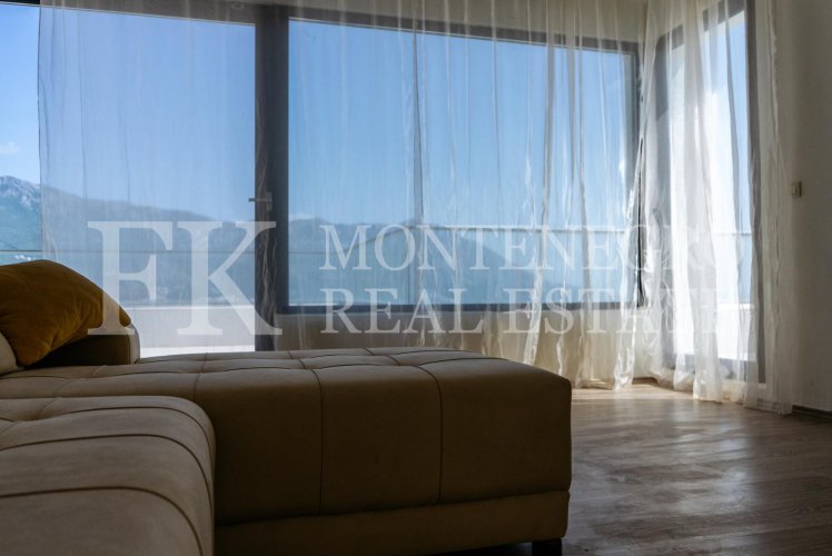 Luxury apartment in Budva-Becici, 233m2, in a new residential complex with panoramic sea view, in Montenegro.