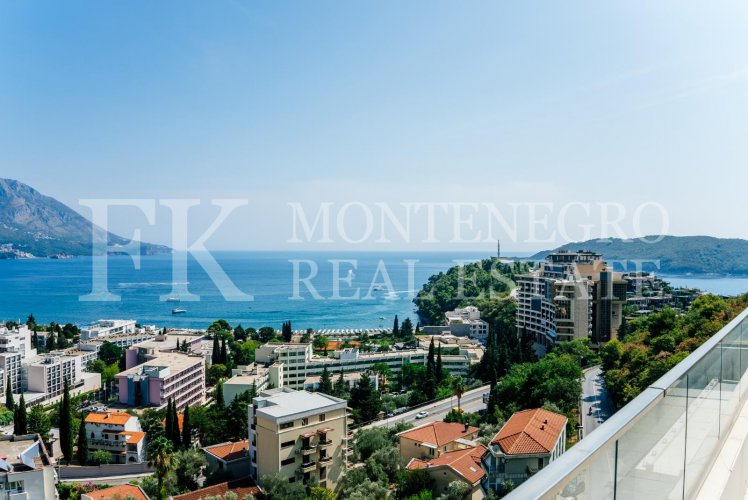 Luxury apartment in Budva-Becici, 233m2, in a new residential complex with panoramic sea view, in Montenegro.