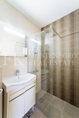 Luxury apartment in Budva-Becici, 233m2, in a new residential complex with panoramic sea view, in Montenegro.