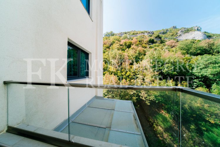 Luxury apartment in Budva-Becici, 233m2, in a new residential complex with panoramic sea view, in Montenegro.