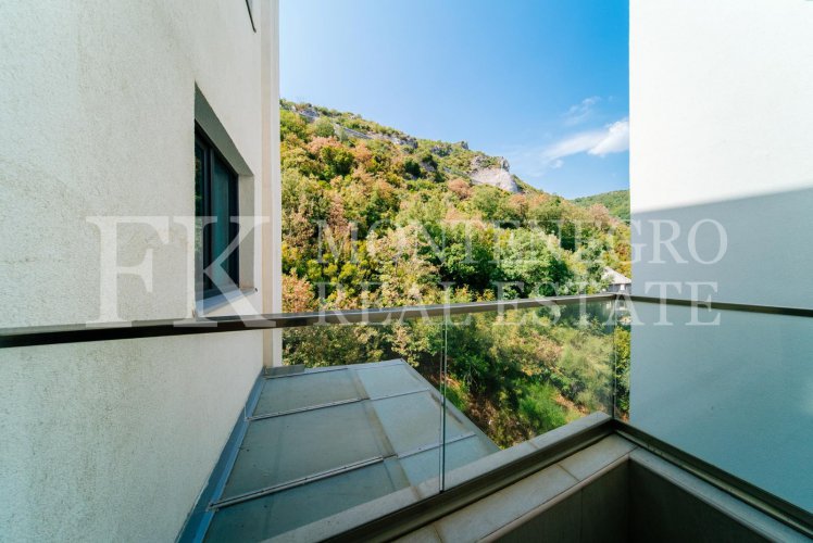 Luxury apartment in Budva-Becici, 233m2, in a new residential complex with panoramic sea view, in Montenegro.