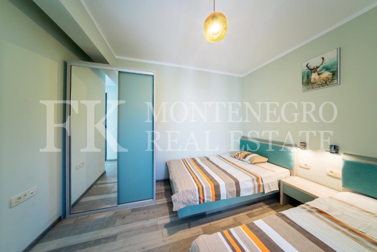 Luxury apartment in Budva-Becici, 233m2, in a new residential complex with panoramic sea view, in Montenegro.