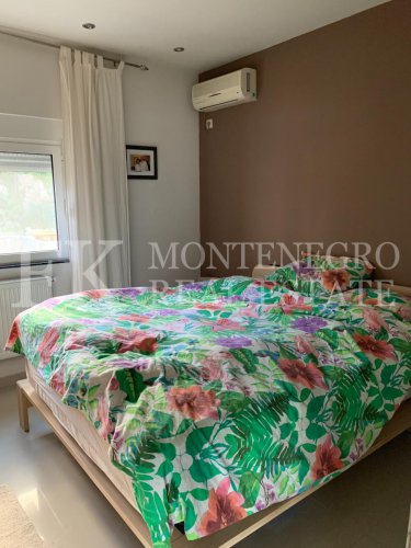 House in Zabrdje, 267,93m2, with fantastic sea view, big garden, sauna and swimming pool, in Montenegro.