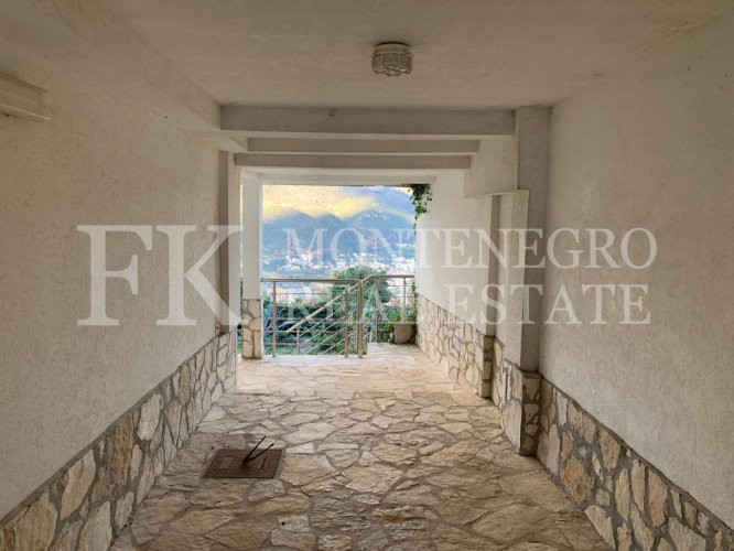House in Zabrdje, 267,93m2, with fantastic sea view, big garden, sauna and swimming pool, in Montenegro.