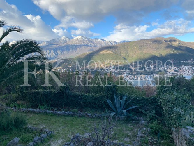 House in Zabrdje, 267,93m2, with fantastic sea view, big garden, sauna and swimming pool, in Montenegro.