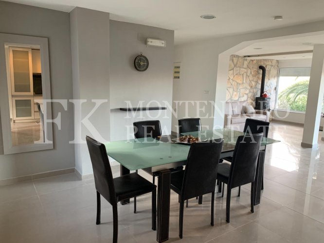 House in Zabrdje, 267,93m2, with fantastic sea view, big garden, sauna and swimming pool, in Montenegro.