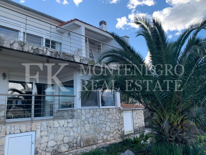 House in Zabrdje, 267,93m2, with fantastic sea view, big garden, sauna and swimming pool, in Montenegro.