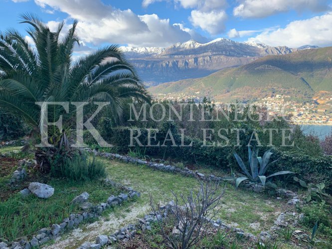 House in Zabrdje, 267,93m2, with fantastic sea view, big garden, sauna and swimming pool, in Montenegro.