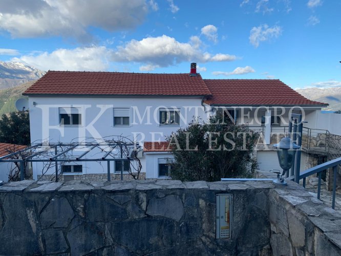 House in Zabrdje, 267,93m2, with fantastic sea view, big garden, sauna and swimming pool, in Montenegro.