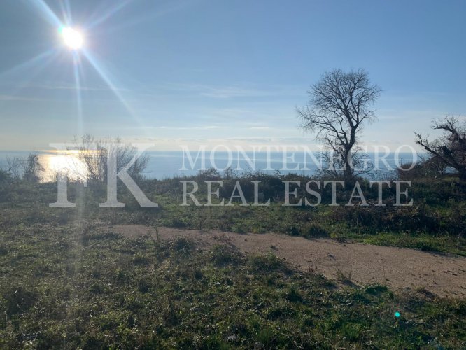*Land in Dobra Voda, 2.593 m2, with breathtaking and unobstructed sea views, in Montenegro.
