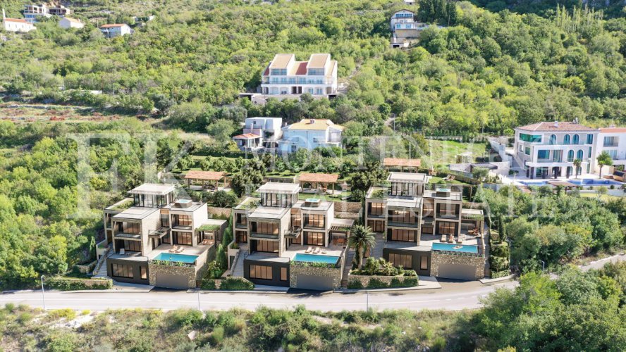 Two impressive villas in Tudorovici, 670,75m2 each, with a sea view and a swimming pool, in Budva municipalty, Montenegro.