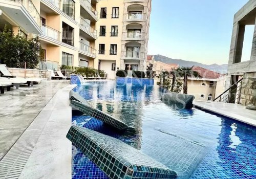 Schöne Wohnung, 81m2, in Budva-Becici, mit Schwimmbad, Sauna und Fitnessraumnutzung, in Montenegro.