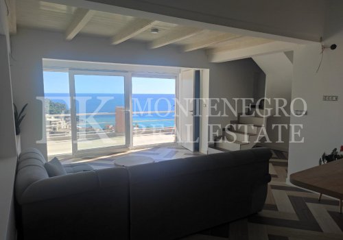 *Newly built house in Petrovac, 117m2, with a great sea view, with a huge terrace of 82m2 and two garages, in Montenegro.