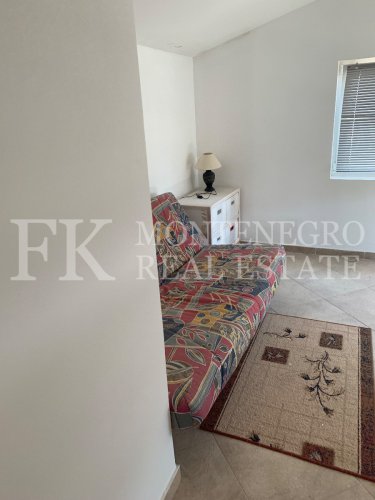 *House in first sea line, 200m2, with parking space and great sea view, in Montenegro.