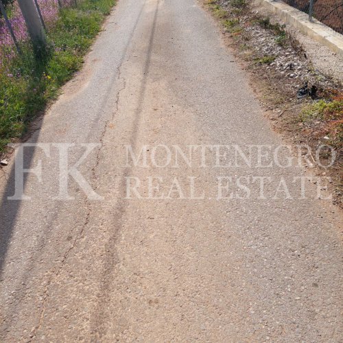 Very attractive offer! Beautiful, calm and peaceful land, 5.520m2, in Darza, municipality Ulcinj, perfect to live autarc, with 200 tangerine trees and more fruits. In Montenegro