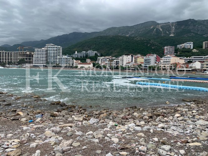 Hotel for rent in Budva- Rafailovici, first sea line, with more than 30 rooms, restaurant, swimming pool and sauna.