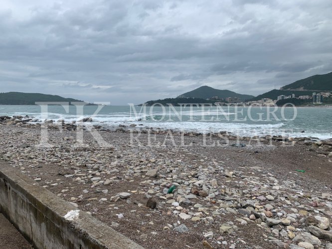 Hotel for rent in Budva- Rafailovici, first sea line, with more than 30 rooms, restaurant, swimming pool and sauna.