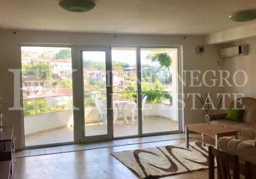 *Great price. Nice apartment, 87m2, inclusive a garage, in Ulcinj, with sea view, only 450m away from the sea.