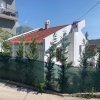 Хороший, недавно отремонтированный дом, 77 кв. м, плюс гараж 33 кв. м, в Бар-Сусань, с частичным видом на море, видом на город, большой террасой и небольшим садом.