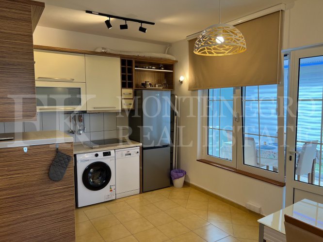 Semi-detached house, 132m2, above Bar, in a beautiful complex of villas in the village area Zupci, with sea view, swimming pool plus two garages, in Montenegro.