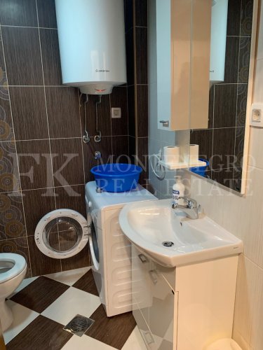 *Beautiful apartment, 78m2, in the center of Budva, on the sixth floor, with stunning sea views and a large living room, in Montenegro.