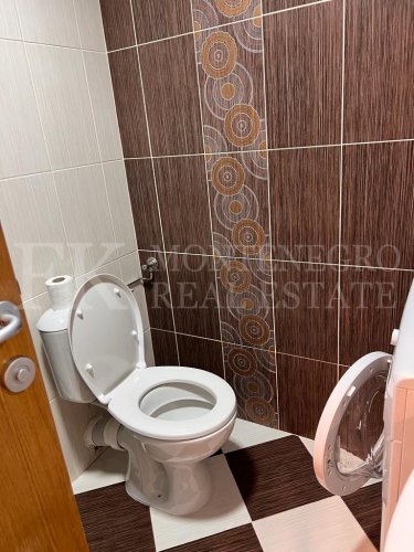 *Beautiful apartment, 78m2, in the center of Budva, on the sixth floor, with stunning sea views and a large living room, in Montenegro.