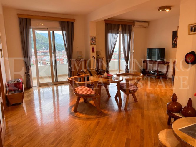 *Beautiful apartment, 78m2, in the center of Budva, on the sixth floor, with stunning sea views and a large living room, in Montenegro.
