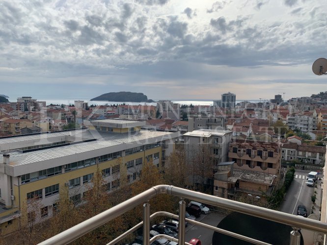*Beautiful apartment, 78m2, in the center of Budva, on the sixth floor, with stunning sea views and a large living room, in Montenegro.