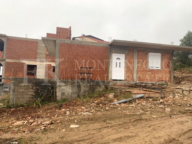 House in the raw construction phase, 170m2, with sea view, in Krimovica, municipality of Kotor.