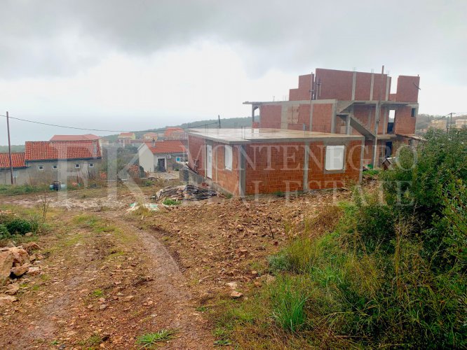 House in the raw construction phase, 170m2, with sea view, in Krimovica, municipality of Kotor.