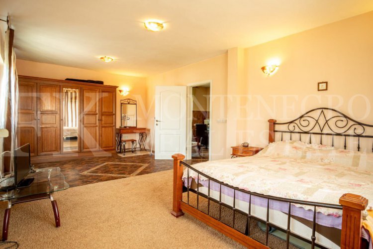 *Nice two-family house, 180m2, in Bar-Polje with garage and garden, Montenegro.