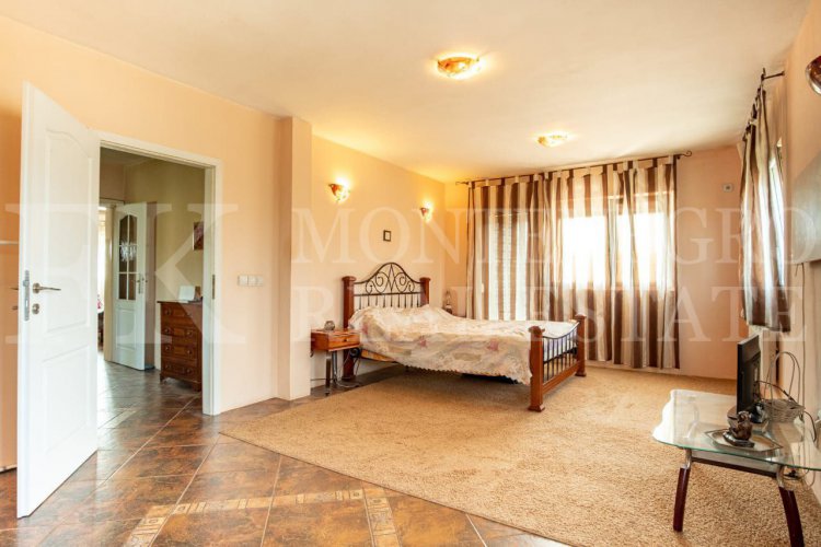 *Nice two-family house, 180m2, in Bar-Polje with garage and garden, Montenegro.