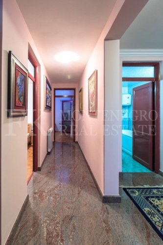 *Big house, 458m2, located in Bar-Susanj, fully furnished with exquisite antique furniture and offering sea views, in Montenegro.