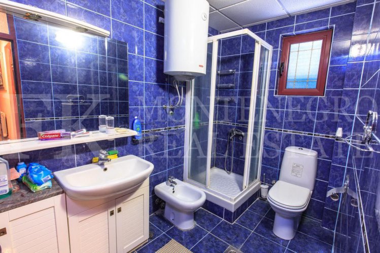 *Big house, 458m2, located in Bar-Susanj, fully furnished with exquisite antique furniture and offering sea views, in Montenegro.