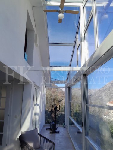 This newly built house with 143 sqm and an additional guesthouse (51 sqm) offers a prime location, just 330 meters from the coast, with an impressive panoramic view of the Bay of Kotor and the surrounding mountains.