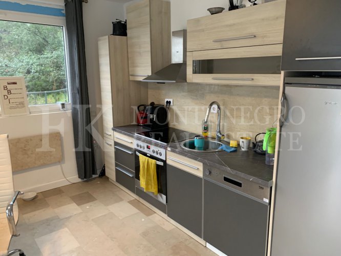 This newly built house with 143 sqm and an additional guesthouse (51 sqm) offers a prime location, just 330 meters from the coast, with an impressive panoramic view of the Bay of Kotor and the surrounding mountains.