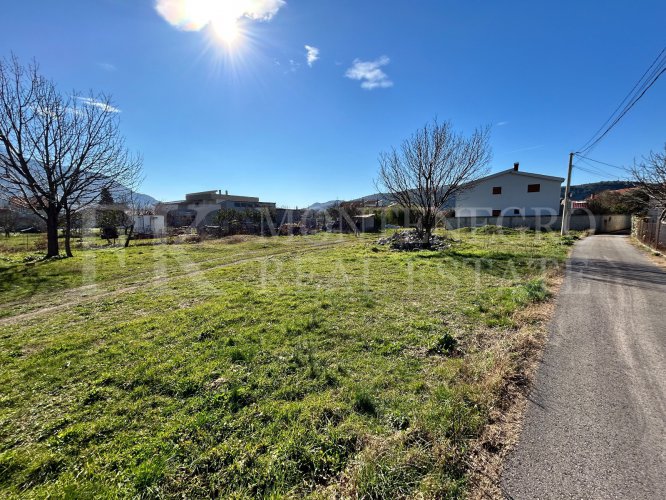 *Building land of 1,746m2, situated in Bar-Polje, suitable for multiple houses, an apartment building, or commercial purposes in Montenegro.