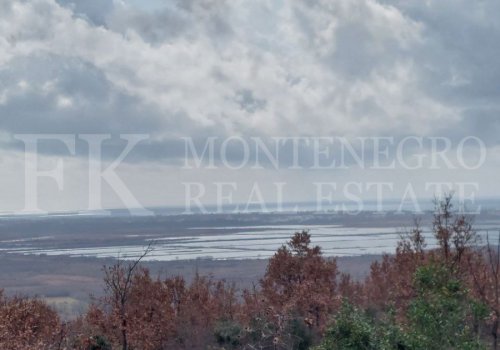 *Unique and rare offer near Ulcinj: A huge plot of 83,000m2 with a legal house of 90m2 and a beautiful view of the Ada Bojana River and the Adriatic Sea in Montenegro.