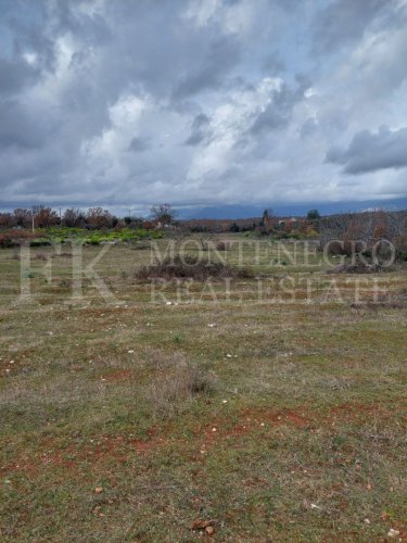 *Unique and rare offer near Ulcinj: A huge plot of 83,000m2 with a legal house of 90m2 and a beautiful view of the Ada Bojana River and the Adriatic Sea in Montenegro.