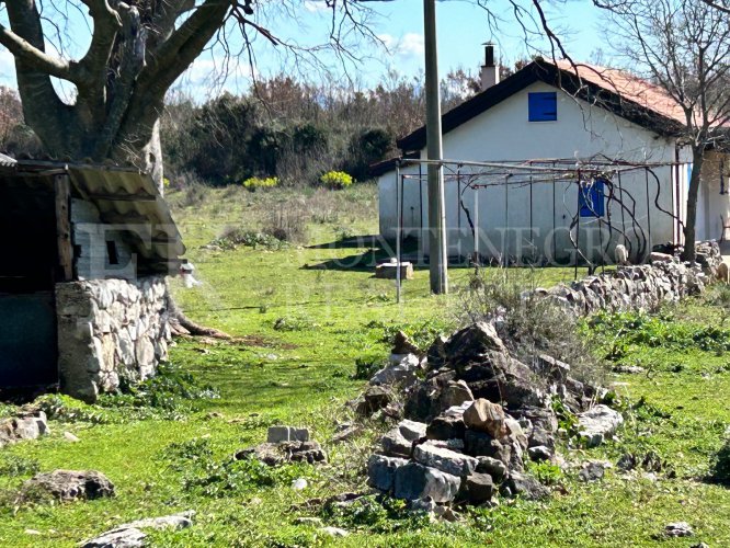 *Rare offer near Ulcinj. A freshly renovated and legally built house, 90 m2, plot of 83,000 m2, overlooking Ada Bojana and the sea, in Montenegro.