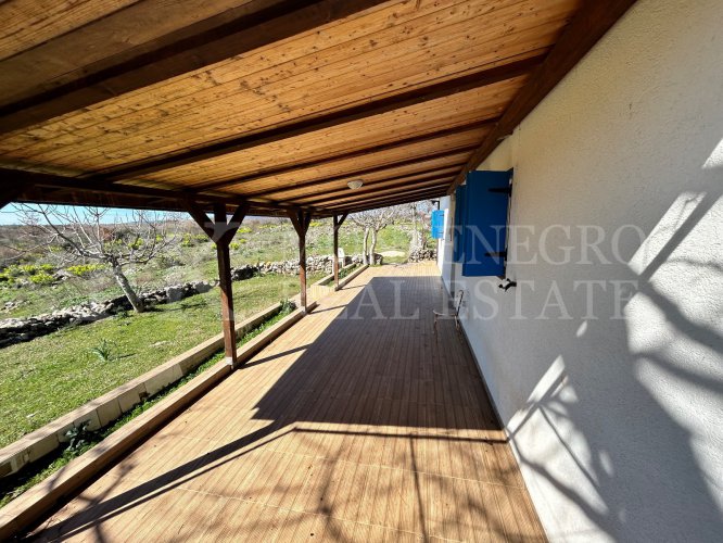 *Rare offer near Ulcinj. A freshly renovated and legally built house, 90 m2, plot of 83,000 m2, overlooking Ada Bojana and the sea, in Montenegro.