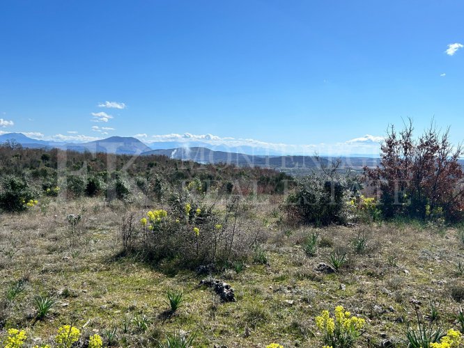 *Rare offer near Ulcinj. A freshly renovated and legally built house, 90 m2, plot of 83,000 m2, overlooking Ada Bojana and the sea, in Montenegro.