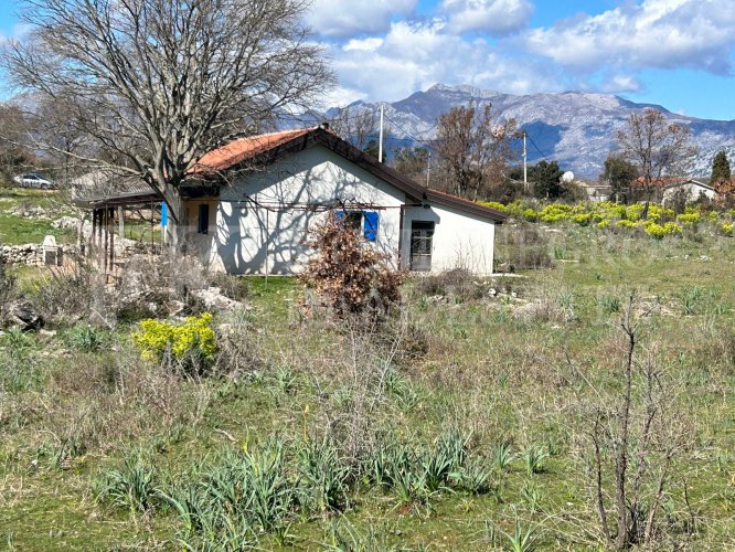 *Rare offer near Ulcinj. A freshly renovated and legally built house, 90 m2, plot of 83,000 m2, overlooking Ada Bojana and the sea, in Montenegro.