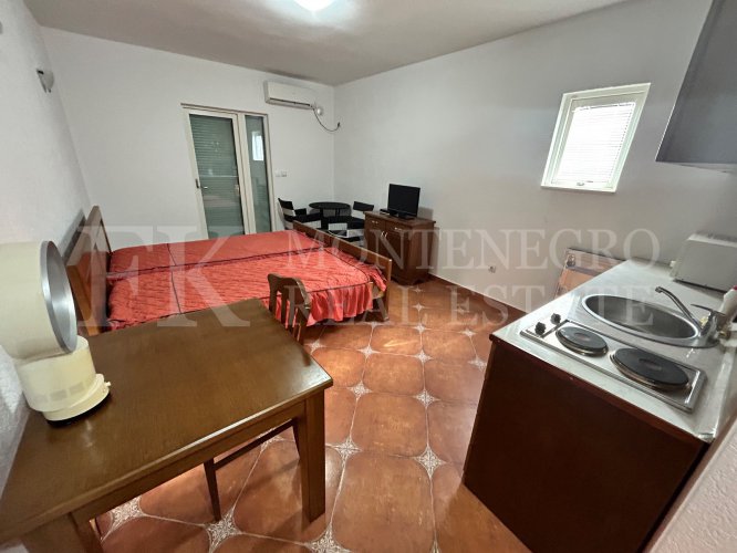 *Apartment Building with Holiday Apartments / Small Hotel in Utjeha-Hladna Uvala, only 280m to the Sea, in Montenegro