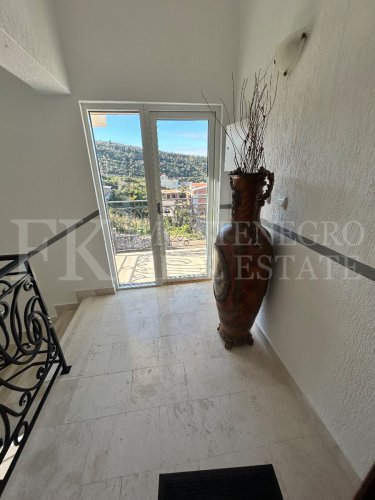 *Apartment Building with Holiday Apartments / Small Hotel in Utjeha-Hladna Uvala, only 280m to the Sea, in Montenegro