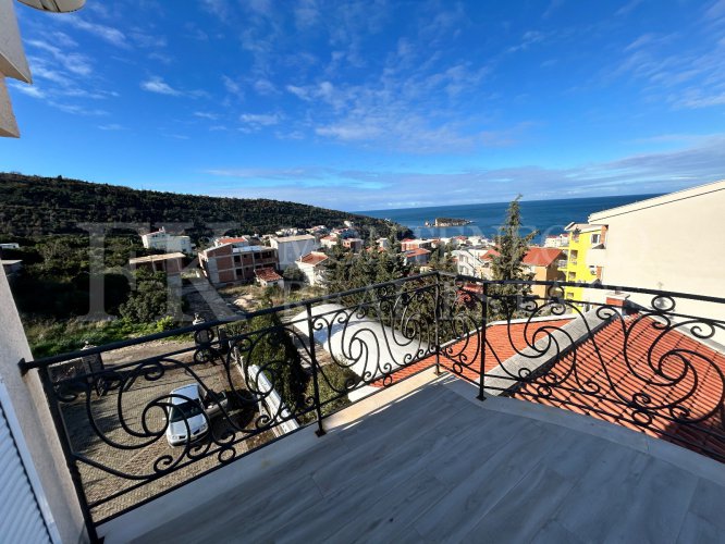 *Apartment Building with Holiday Apartments / Small Hotel in Utjeha-Hladna Uvala, only 280m to the Sea, in Montenegro