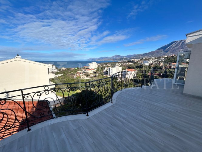 *Apartment Building with Holiday Apartments / Small Hotel in Utjeha-Hladna Uvala, only 280m to the Sea, in Montenegro